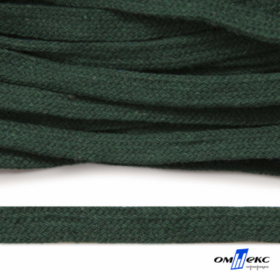 Шнур плетеный d-8 мм плоский, 70% хлопок 30% полиэстер, уп.85+/-1 м, цв.1016-т.зеленый - купить в Южно-Сахалинске. Цена: 735 руб.